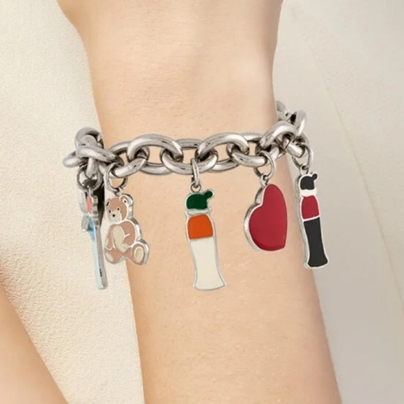 🎀Clearance🎀 VINTAGE MOSCHINO Signed silver charm bracelet 8.7" - Picture 2 of 12